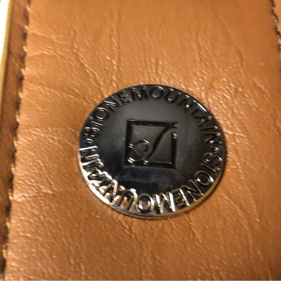 New Stone Mountain Leather Wristlet Wallet W/Rechargeable Phone Battery - Picture 4 of 9